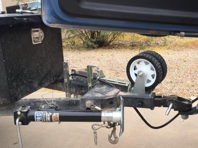 Precautions for Selecting and Using Trailer Hitch Jack