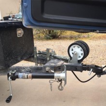 Precautions for Selecting and Using Trailer Hitch Jack