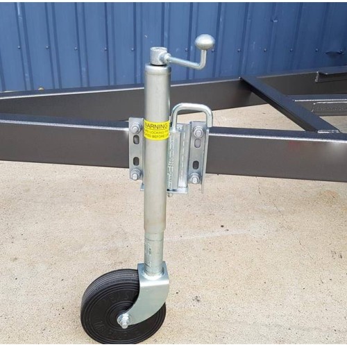 ¿Cómo mantener correctamente la rueda jockey del remolque?