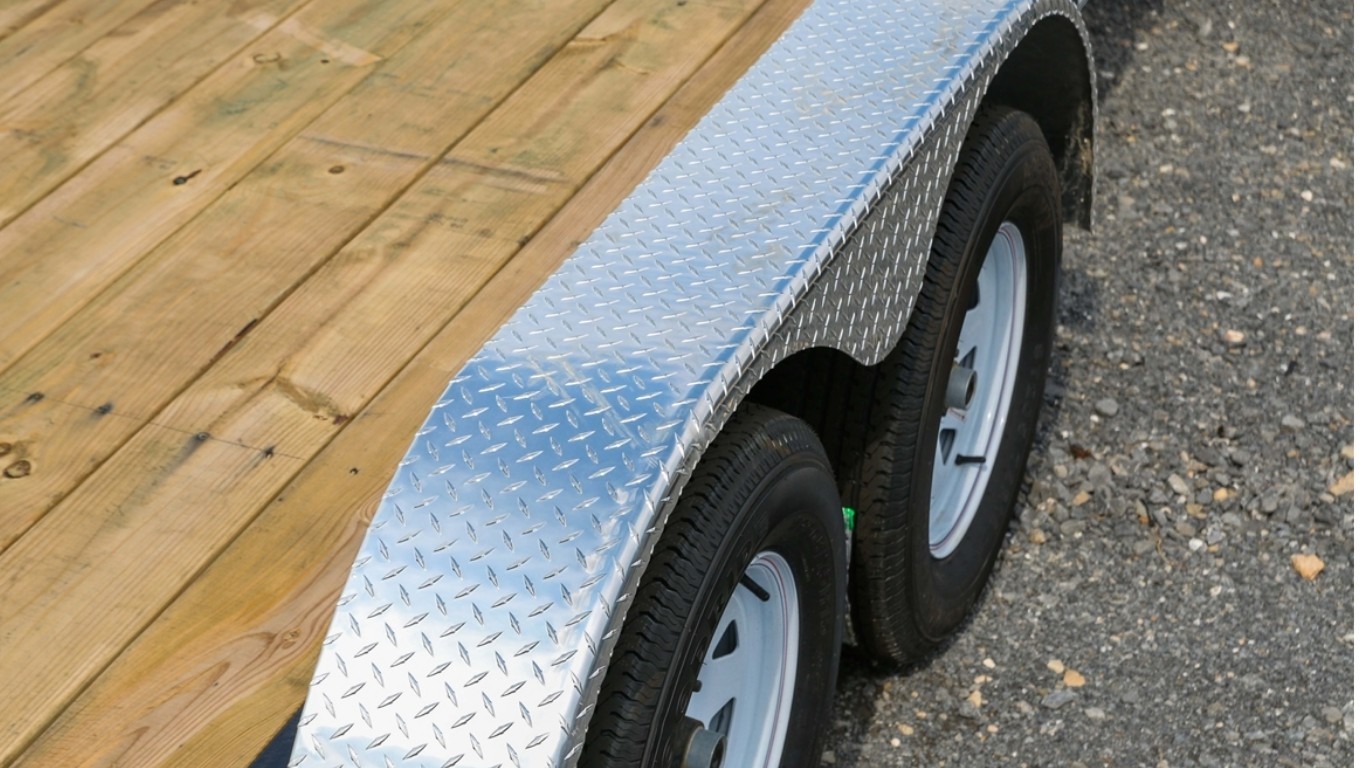 the Benefits of a Trailer Mudguard