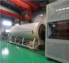 Φ1680 mm Vacuum Calibrating Anticorrosion and Insulation Pipe Making Machine Line