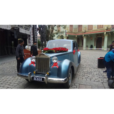 food vehicle, classical vehicle, vintage food truck