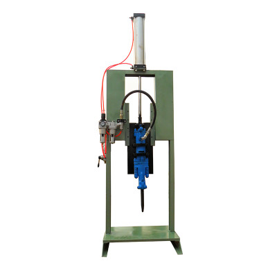 Shell separator machine for removing mold shells from castings
