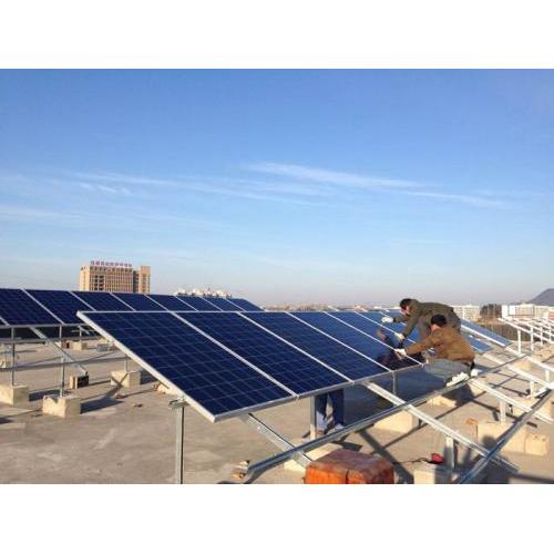 수평 지붕에 태양 전지판 설치 방법.