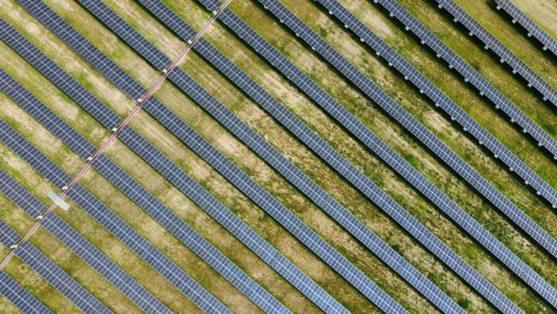 世界の太陽光発電設備の増設量は2025年に664GWに達した。