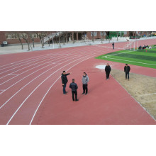 Tianhecheng Middle School playground tartan track installation has been completed.
