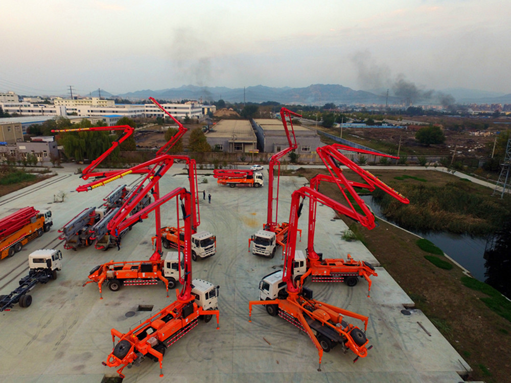 so many concrete boom pump trucks in china