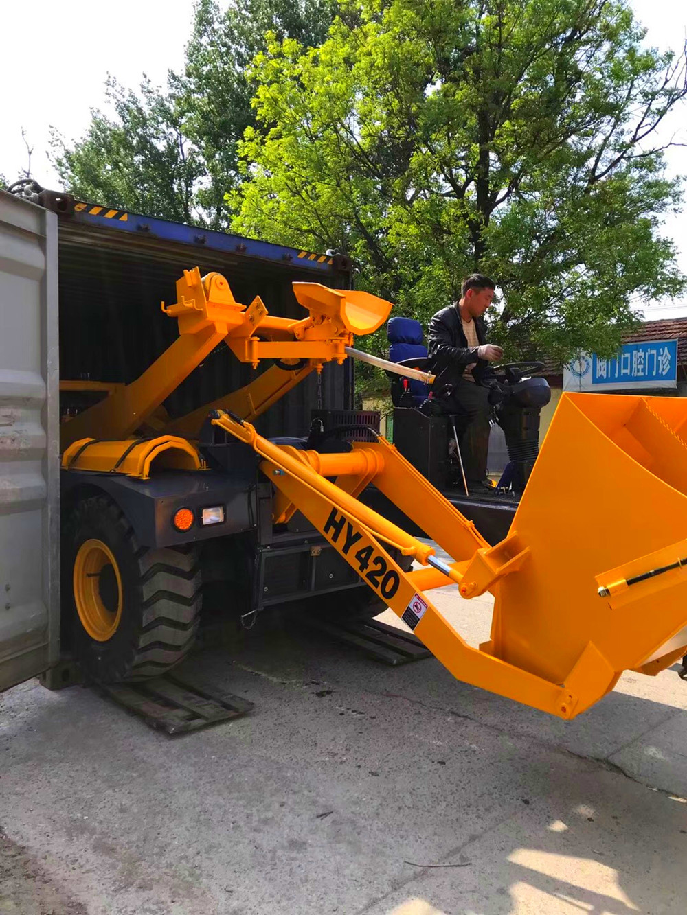 self loading concrete mixer truck fitting container