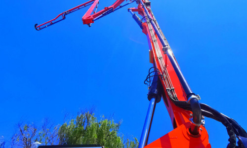 What is the difference between boom concrete pump truck and EFI truck?