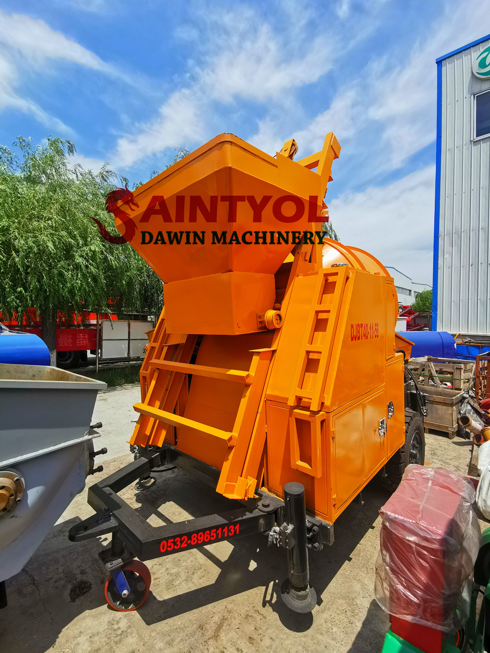 high quality self loading concrete mixer with pump
