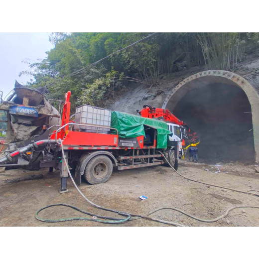 What are the characteristics of the major components of the fine stone concrete pump