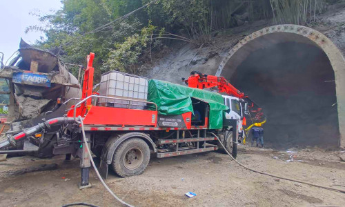 What are the characteristics of the major components of the fine stone concrete pump