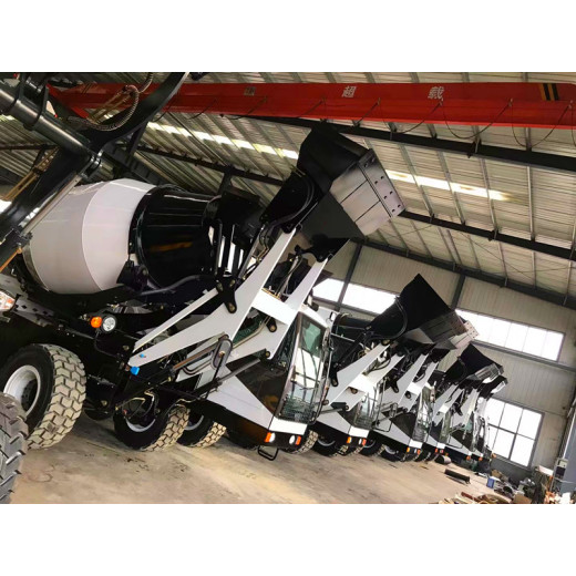 A real self-portrait of a concrete automatic mixing truck from Saintyol DAWIN Machinery