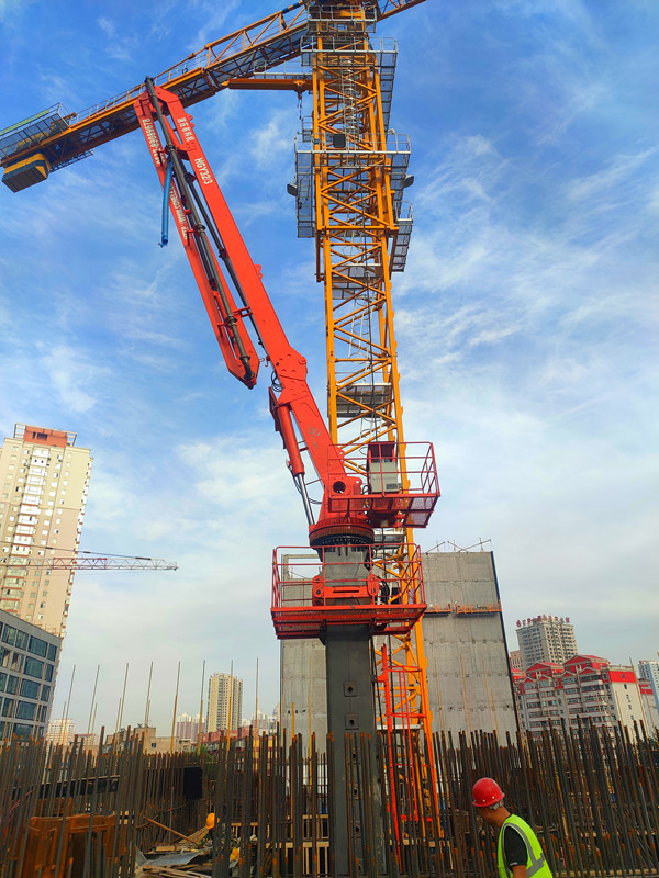 How to safely install and disassemble the concrete placing boom