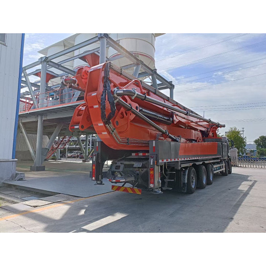 Check that all functions of the pump truck are normal before use