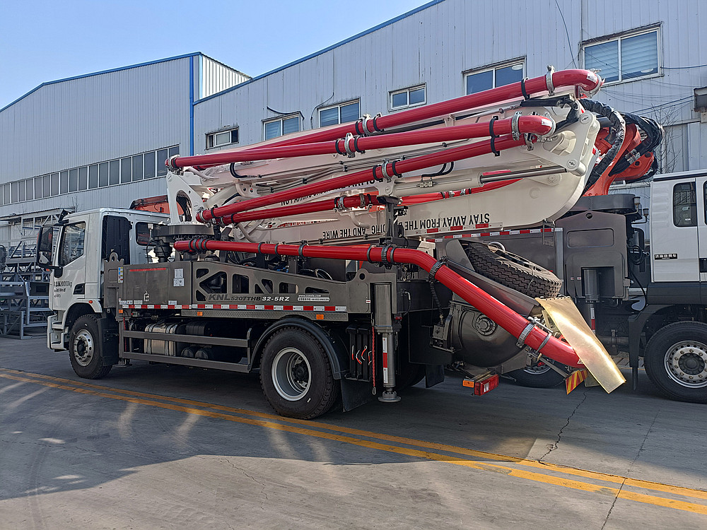 What points should the concrete pump truck pay attention to before operation