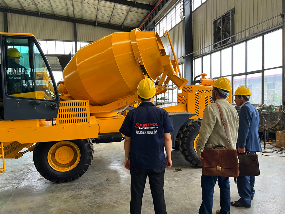 Saintyol DAWIN Machinery Welcome Iran Client Visit Self loading Concrete Mixer Facotry