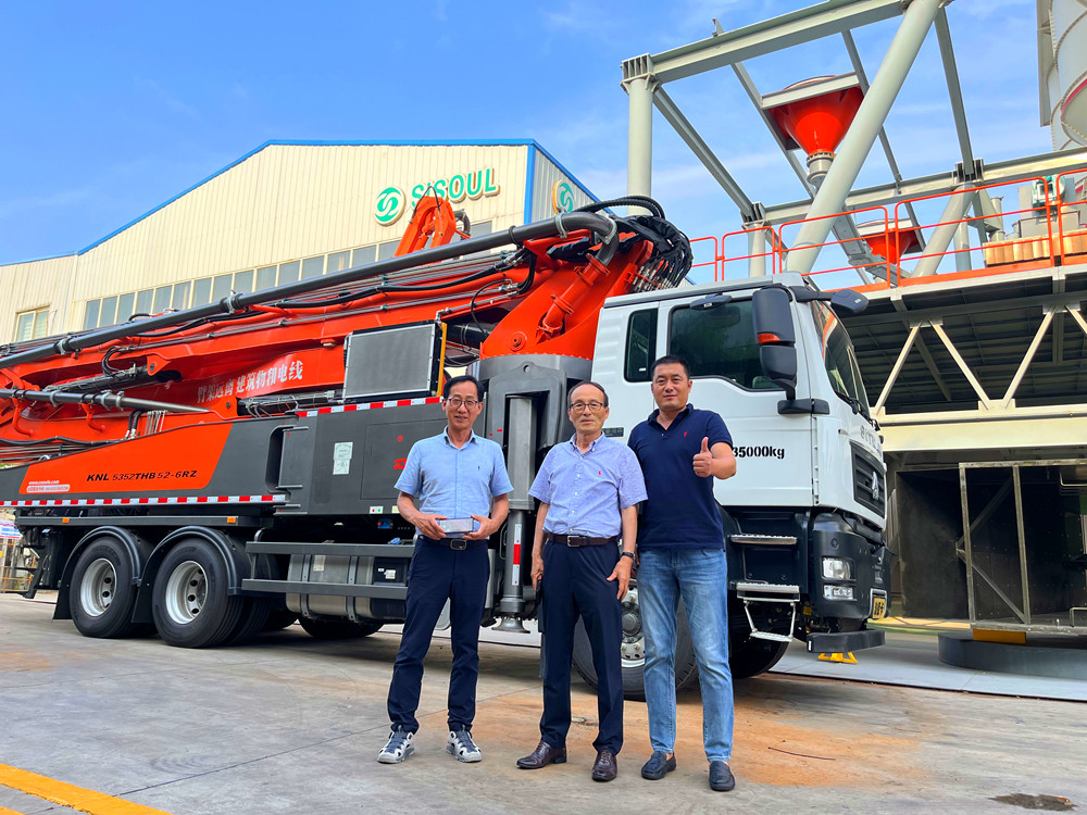 South Korea friends visit Saintyol DAWIN Machinery factory for concrete pump truck orders