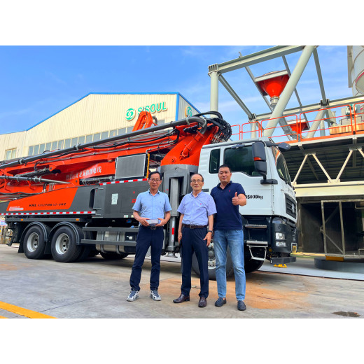 South Korea friends visit Saintyol DAWIN Machinery factory for concrete pump truck orders