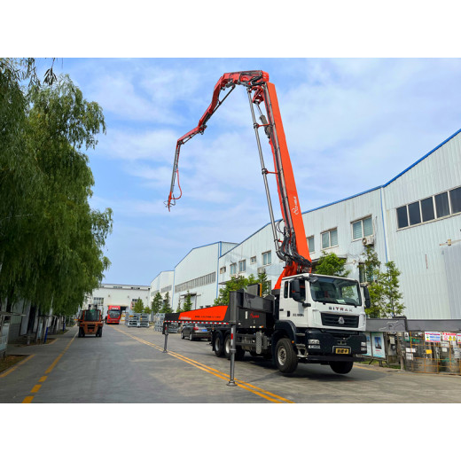 Pay attention to these points during the operation of the concrete pump truck. Only by doing so can the use of the pump truck be safe.