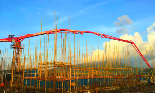 Internal jack up climbing hydraulic conrete placing boom