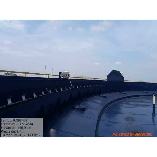 What are the requirements for lightning protection and grounding of storage tanks and tank farms?