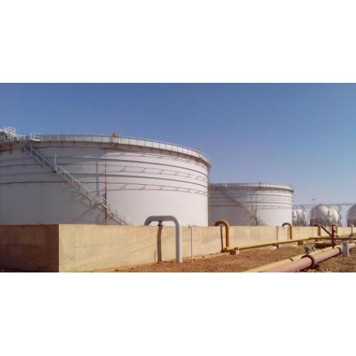 The mechanism of lightning strikes on oil tanks