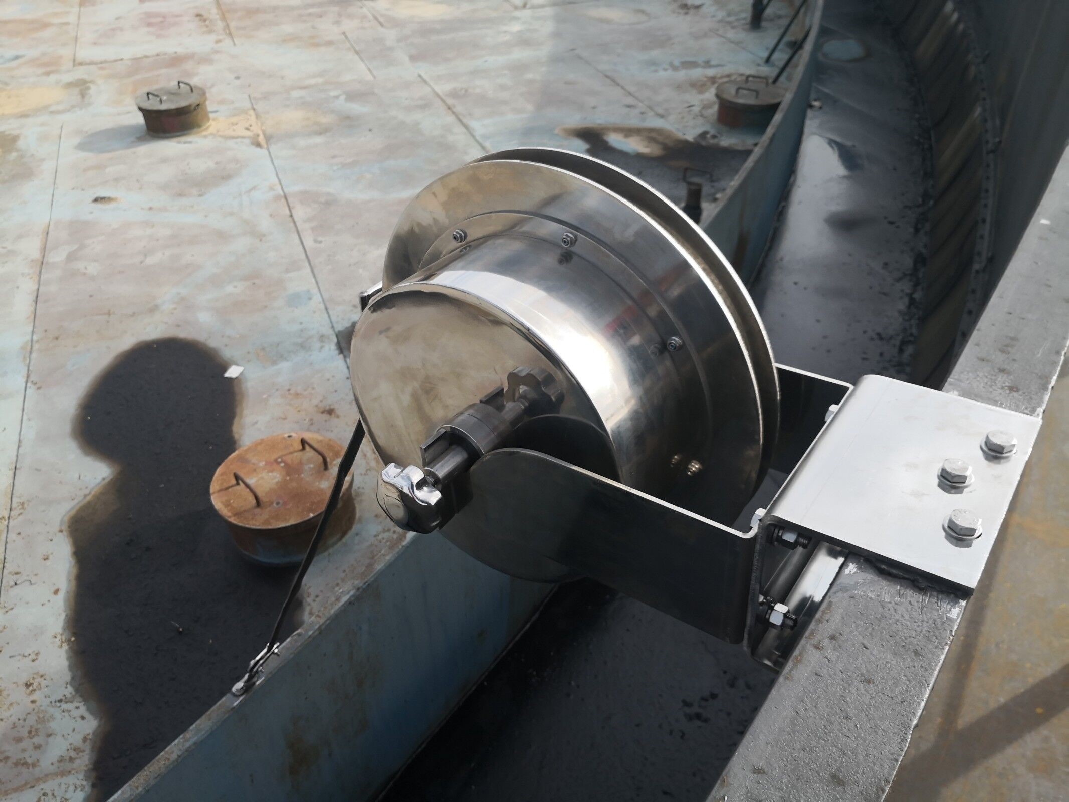 Technical Specifications of  Retractable Grounding Reel for Floating Roof Storage Tanks