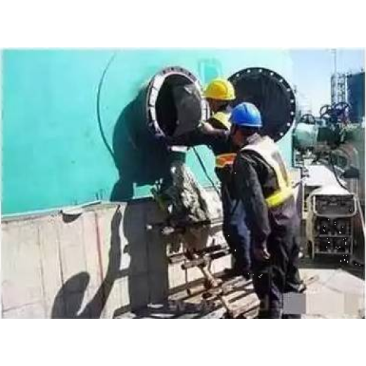 7.It is strictly forbidden to directly add substances of unknown nature or violent reactions to oil and gas storage tanks or pipelines connected to the storage tanks.