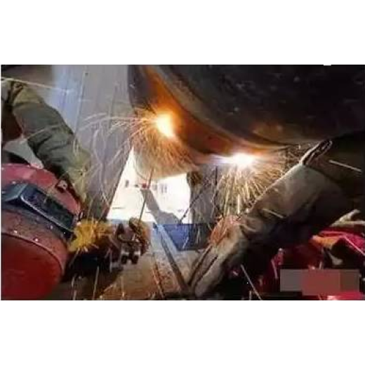 8. It is strictly prohibited to use non-explosion-proof lighting, electrical facilities, tools and electronic equipment in the oil and gas tank area.