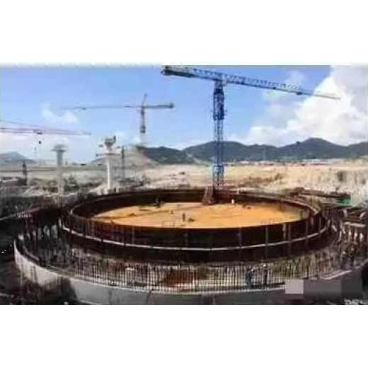 9.It is strictly forbidden to train unqualified personnel and contractors without relevant qualifications to enter the oil and gas tank farm. Unauthorized motor vehicles and outsiders are not allowed to enter the tank farm.