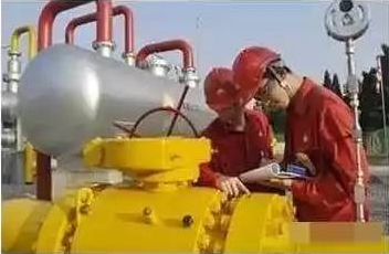10. It is strictly forbidden for the equipment and facilities of the oil and gas tank farm to be incomplete or run with diseases.