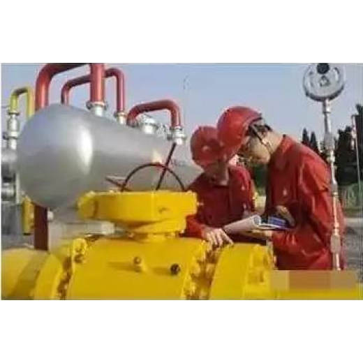 10. It is strictly forbidden for the equipment and facilities of the oil and gas tank farm to be incomplete or run with diseases.