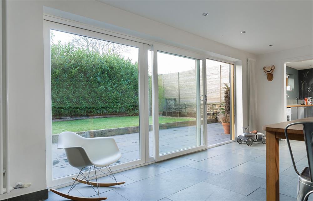 the reasons and solutions for aluminum sliding doors that can't slide