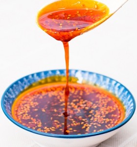 Assaisonnement à l'huile rouge épicée Chine Authentique sauce de cuisine asiatique faite maison