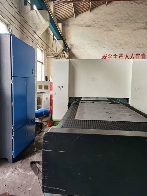Laser cutting fume extractor