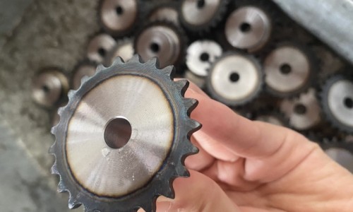Bevel gear cutting on milling machine