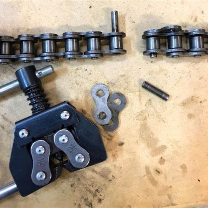 Roller Chain and Chain Breaker