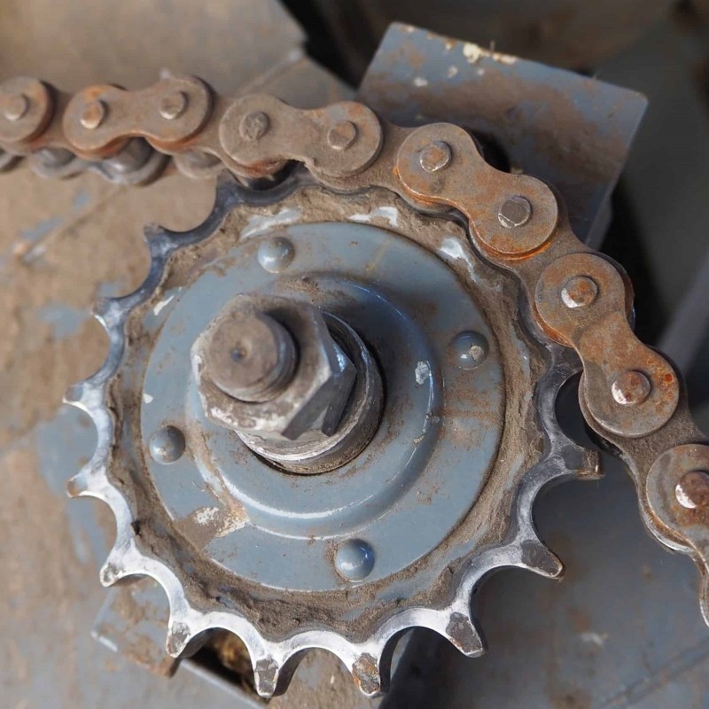 How to Handle Roller Chain Replacement in Chain Transmission System