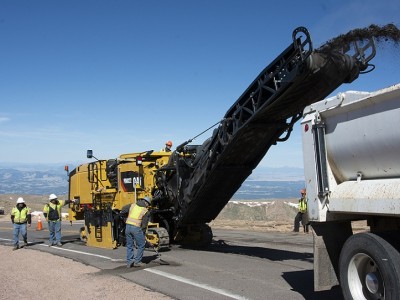 يُعد منتجو الأسفلت من بين أفضل شركات إعادة التدوير في البلاد