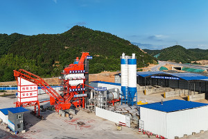 An Old Asphalt Mixing Plant that Has Served Hunan for 14 Years
