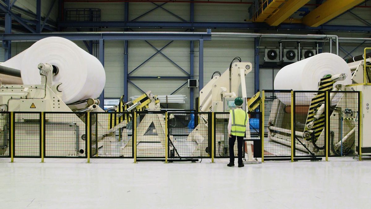 the main configurations and functions of the meltblown non-woven production line