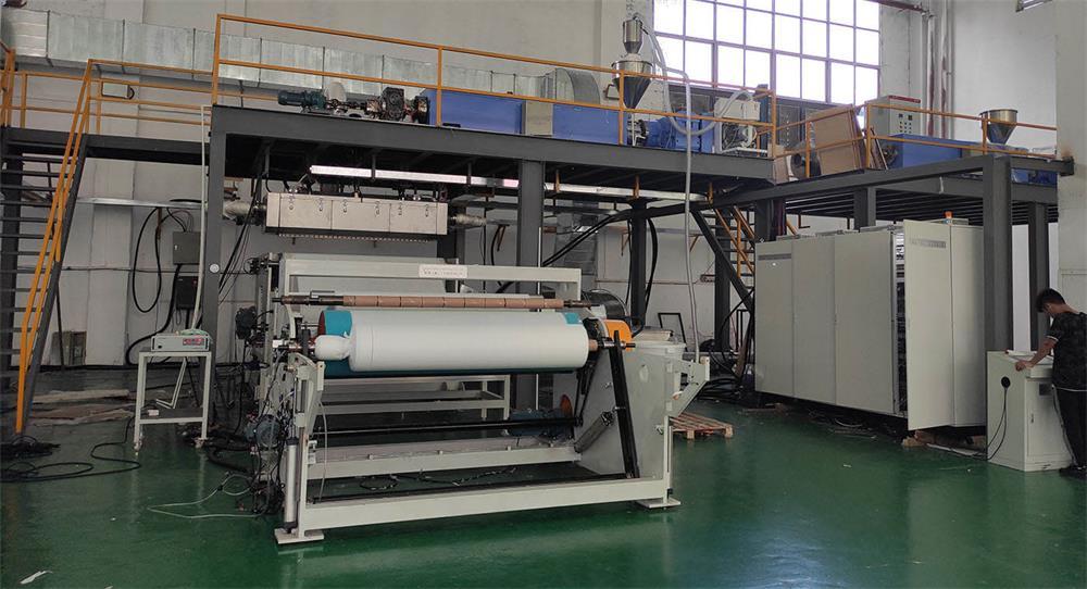the eight main components of the meltblown non-woven fabric production line