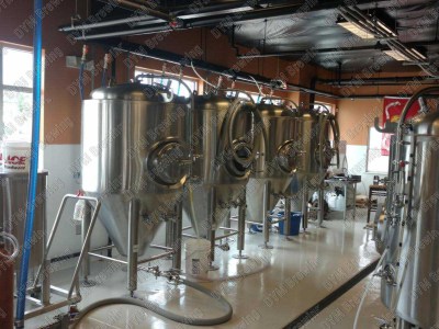 Standard and customized jacketed tanks from 7bbl to 200bbl with best price!