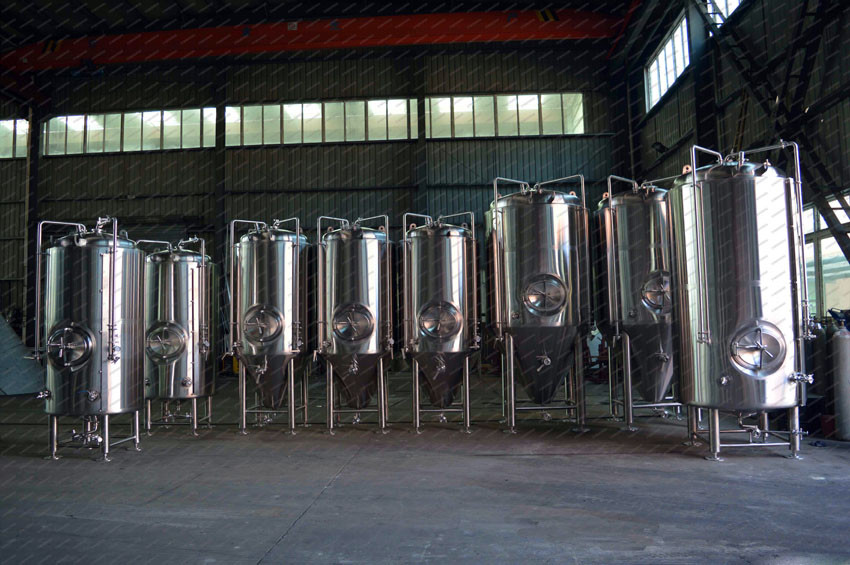 Los fermentadores Unitank y los tanques de cerveza brillante se enviarán a la cervecería de los clientes a principios de 2021.