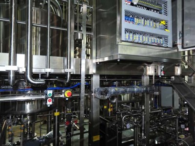 What materials are commonly used in beer brewing equipment industry?
