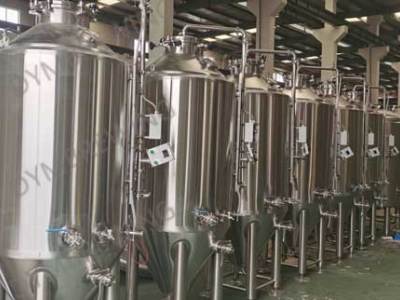 6HL beer fermentation tanks and 20HL bright beer tank were finished and will ship to customer.