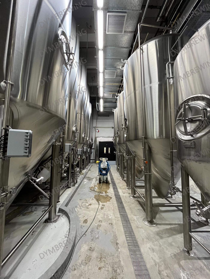 ¡Buenas noticias del cliente una vez más después de instalar nuestros tanques de fermentación de cerveza de 35 hl y 70 hl!