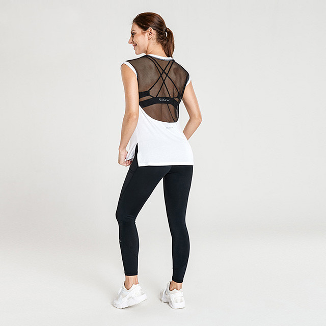 Vente en gros Vêtements de yoga avec un t-shirt ample blanc et des leggings noirs