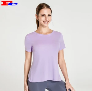 Großhandel Yoga-Bekleidung mit hellem lila T und schwarzen Yogahosen